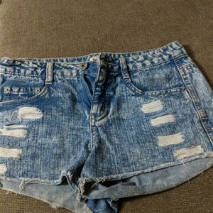 Cutoff denim shorts